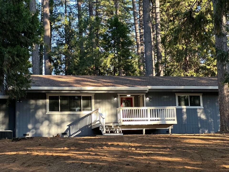 11118 Banner Lava Cap Rd in Nevada City, CA - Foto de edificio