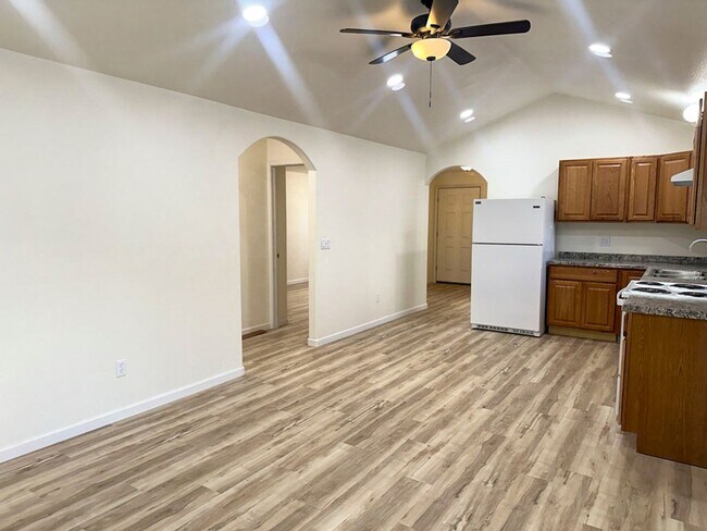 745 Ireland St in Rio Dell, CA - Building Photo - Building Photo