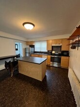 7 Sylvan Ave, Unit 1 in Lewiston, ME - Foto de edificio - Building Photo