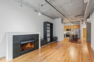 933 W Van Buren St in Chicago, IL - Building Photo - Building Photo