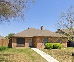 1112 Concord Dr in Mansfield, TX - Building Photo