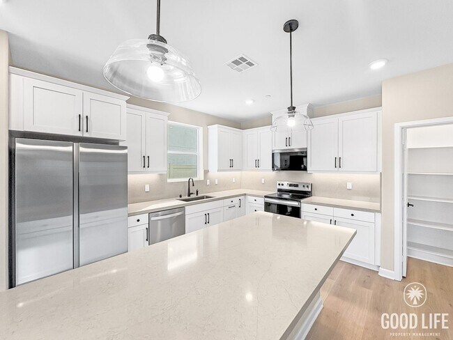 2066 Woolem Pl in Escondido, CA - Building Photo - Building Photo