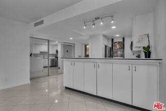 4316 Marina City Dr in Marina Del Rey, CA - Building Photo - Building Photo