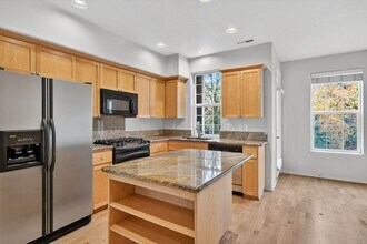 5889 NE Alder St in Hillsboro, OR - Building Photo - Building Photo