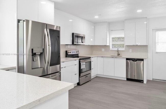 1402 NW 19th St in Fort Lauderdale, FL - Foto de edificio - Building Photo