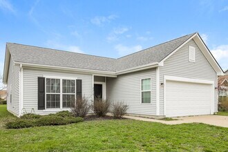 2232 Schoolmarm Dr in Greenfield, IN - Foto de edificio - Building Photo