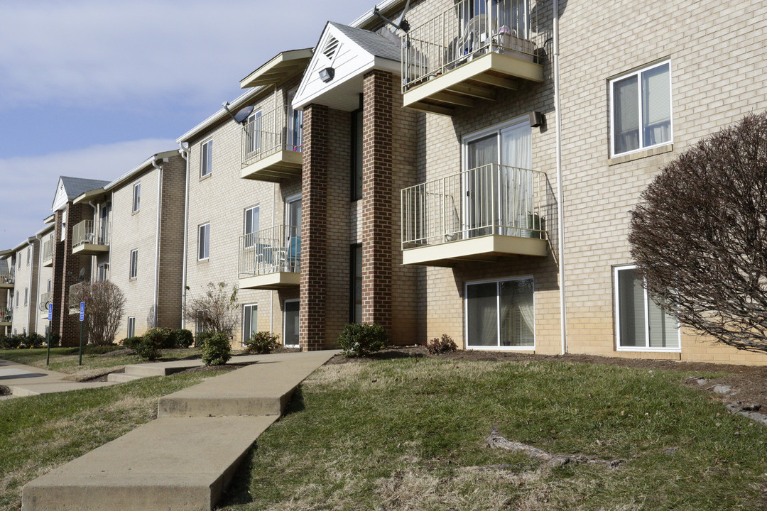 Hopkins Glen Apartment -  Phase II in Falls Church, VA - Building Photo