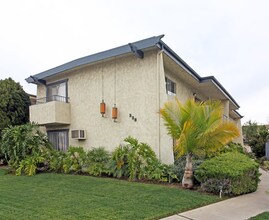 Oak Manor in Orange, CA - Building Photo - Building Photo