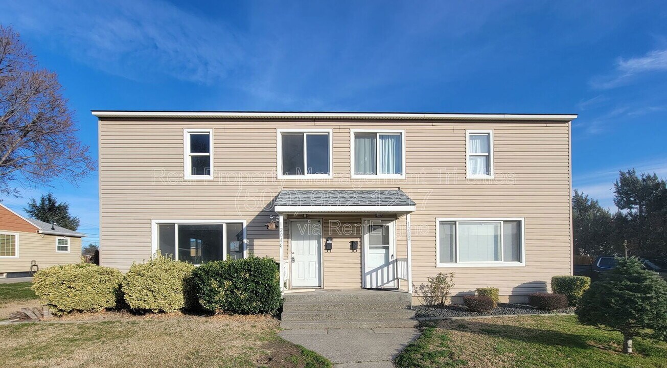 1204 Marshall Ave in Richland, WA - Building Photo