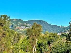 Montana Apartments in Los Angeles, CA - Foto de edificio - Building Photo