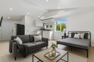 5718 Comanche Ave in Los Angeles, CA - Building Photo