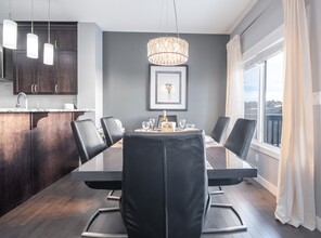 8393 Ellis Cres NW in Edmonton, AB - Building Photo - Building Photo