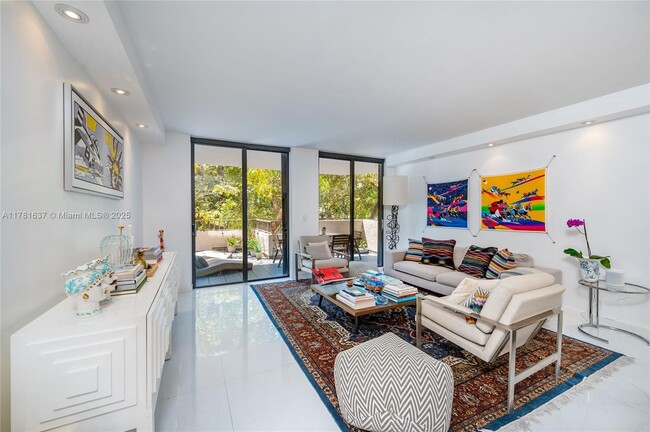 141 Crandon Blvd, Unit 141 Crandon Blvd # 241 in Key Biscayne, FL - Foto de edificio - Building Photo