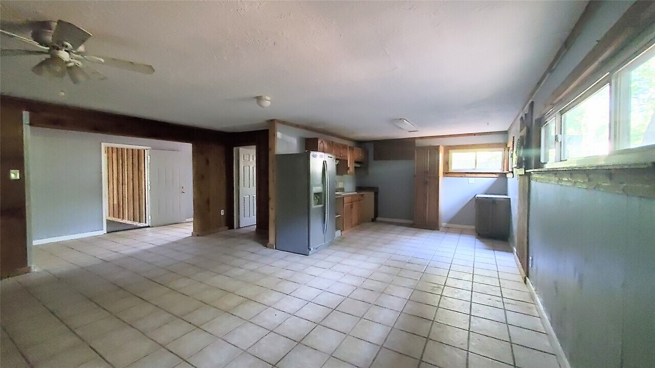 5934 Beech Dr in Montgomery, TX - Foto de edificio