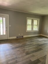 107 N Rockford Ave in Rockford, IL - Building Photo - Building Photo
