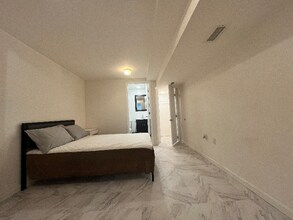 14593 Faith Ct in Woodbridge, VA - Foto de edificio - Building Photo