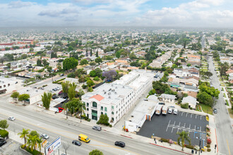 Wilson Tower in San Gabriel, CA - Foto de edificio - Building Photo