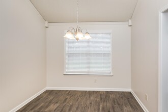 4112 Fairway View Cir E in Memphis, TN - Foto de edificio - Building Photo