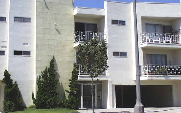 1211 Pico Blvd in Santa Monica, CA - Foto de edificio - Building Photo