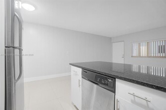 1986 Biarritz Dr in Miami Beach, FL - Building Photo - Building Photo