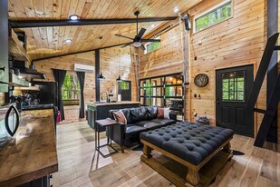 4949 Ledford Rd in Cosby, TN - Building Photo