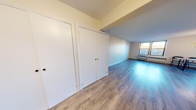 35-20 Leverich St in Queens, NY - Building Photo - Building Photo