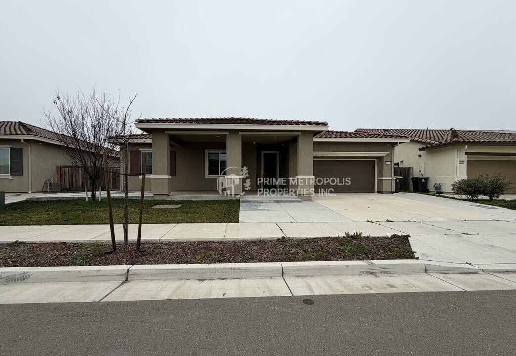 681 Bacarra St in Lathrop, CA - Building Photo