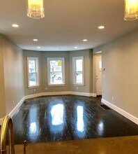 94 Grant St, Unit 1B in Somerville, MA - Foto de edificio - Building Photo