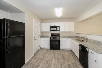 800 Plaza Dr in Moore, OK - Building Photo - Building Photo