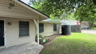 200 W St Johns Ave in Austin, TX - Building Photo
