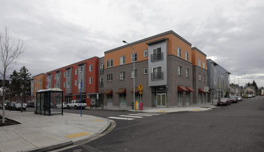 New Columbia - HOA in Portland, OR - Foto de edificio - Building Photo