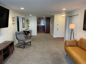 9520 Rainier Ave S, Unit 306 in Seattle, WA - Building Photo - Building Photo