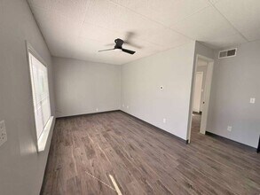 2254 S Riverside Dr in Iowa City, IA - Building Photo - Building Photo