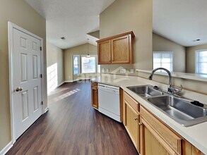 433 Stoney Run Dr in McLeansville, NC - Foto de edificio - Building Photo