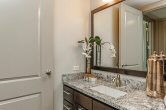 913 Piney Point Rd in Houston, TX - Building Photo - Building Photo