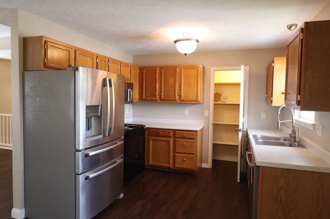582 Clver Heights Ct in Clever, MO - Building Photo - Building Photo