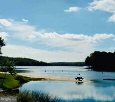 3104 Northgate Rd in Lake Ariel, PA - Building Photo