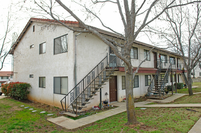 1313 Lancers Ln in Redding, CA - Building Photo - Building Photo