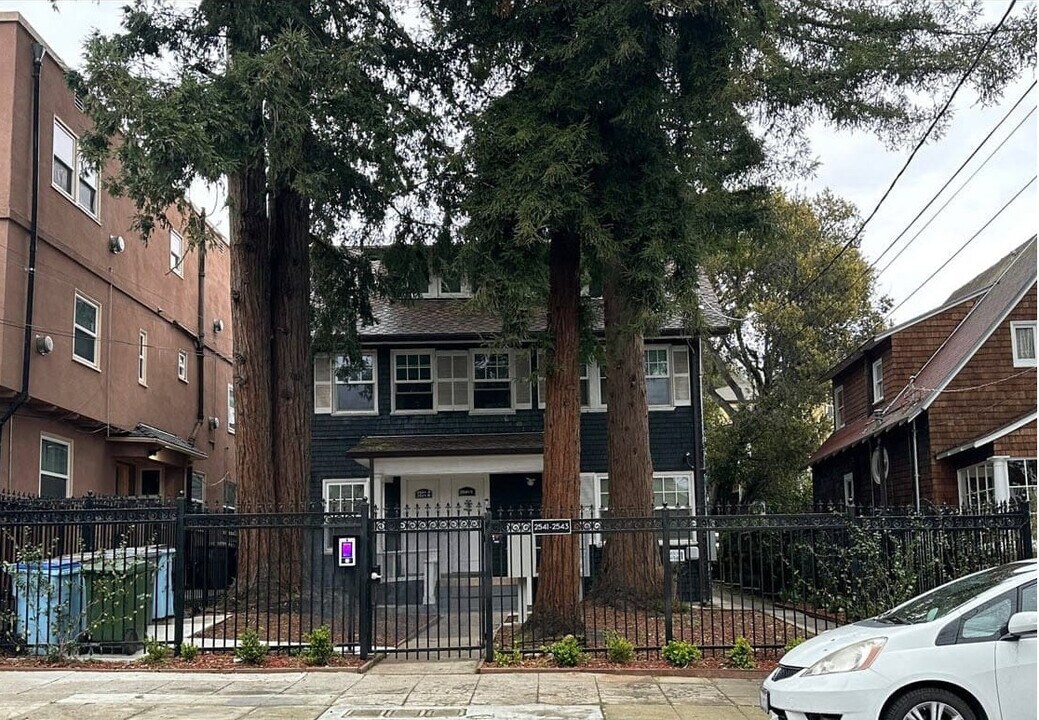 2541-2543 Piedmont Ave. in Berkeley, CA - Building Photo