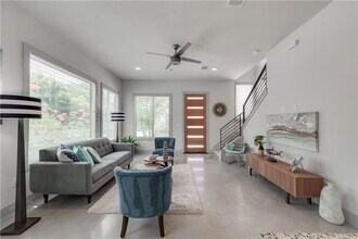 900 Banister Ln, Unit H in Austin, TX - Building Photo - Building Photo