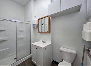 4235 W Fullerton Ave, Unit 1 in Chicago, IL - Foto de edificio - Building Photo