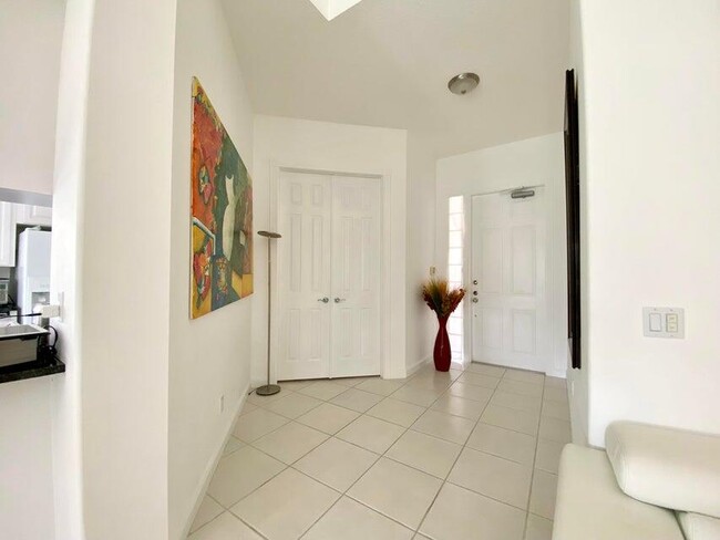 8392 Dominica Pl in Wellington, FL - Building Photo - Building Photo