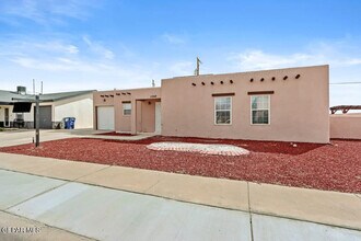 11564 Jamaican Palm Dr in El Paso, TX - Building Photo - Building Photo