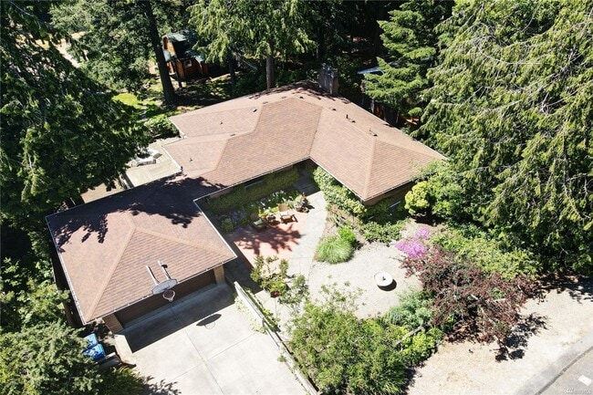 13025 10th Ave NW in Shoreline, WA - Building Photo - Building Photo