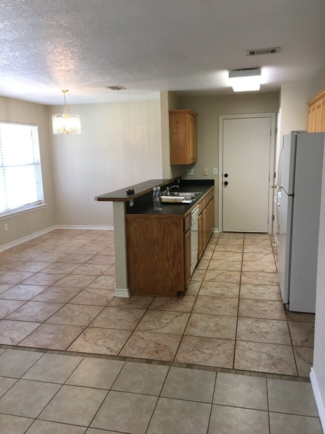 130 Satch Dr, Unit B in Salado, TX - Building Photo - Building Photo