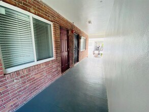 1100 Atlantic Shores Blvd in Hallandale Beach, FL - Building Photo - Building Photo