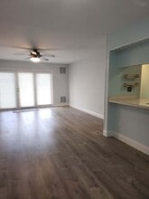 401 Waters Edge Dr in Newark, DE - Building Photo - Building Photo