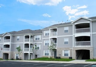 Woodwind Villa Apartments in Woodbridge, VA - Foto de edificio - Building Photo