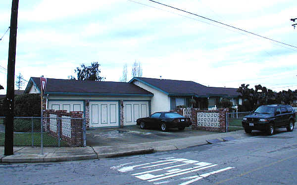 32207 Seneca St in Hayward, CA - Foto de edificio - Building Photo