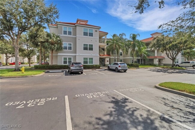23600 Walden Center Dr in Bonita Springs, FL - Building Photo - Building Photo